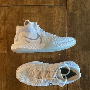Nike KD trey 5 shoes. Size 5y or woman’s 7.